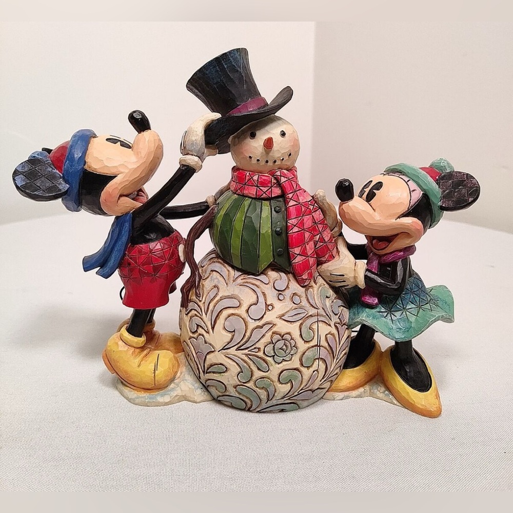 Mickey & MinnieDisney Showcase Collection "Dressing Up For The Holidays